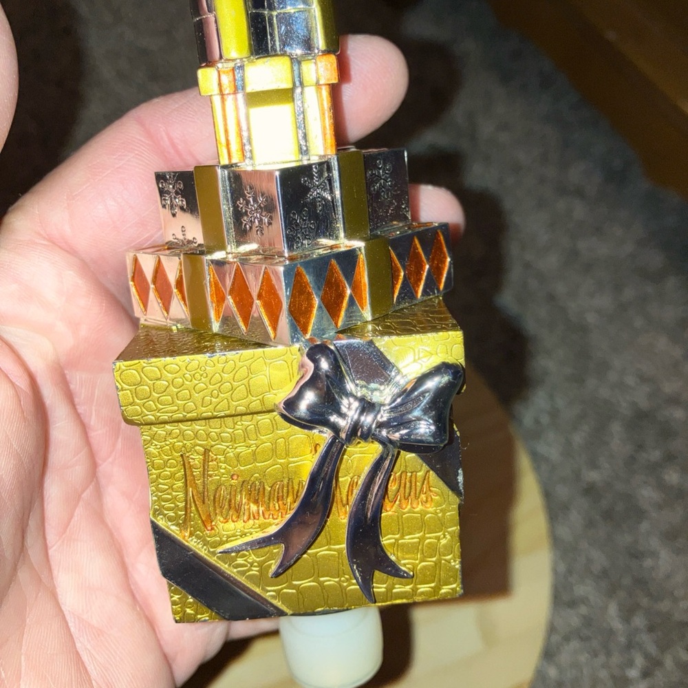 Neiman Marcus Gold and Black Holiday Decor Wine Stopper